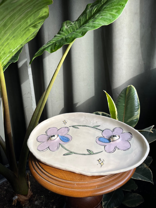 Crying flower plate